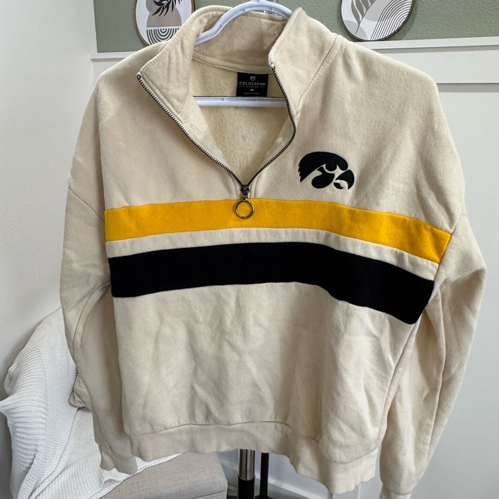Colosseum Men's Cream and Black Sweater